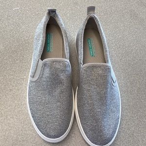 Skecher Street Los Angeles w/Memory Foam. Poppy-Lite Shadez, Gray color Size 10